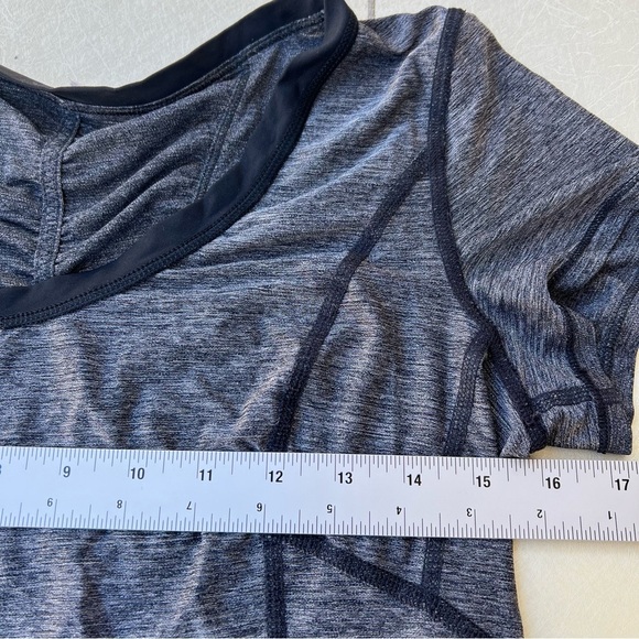 Lululemon Athletica short-sleeved running shirt Grey Women’s Size 8 - Picture 5 of 6